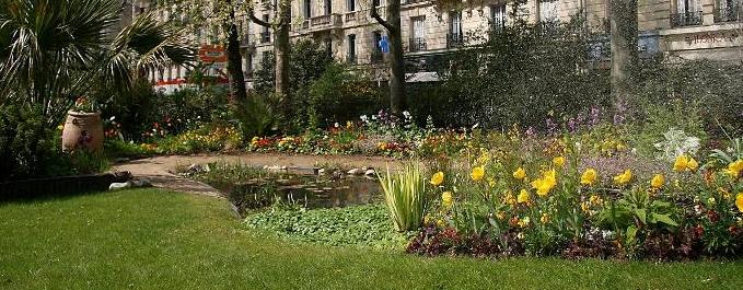 Le Printemps dans un square de Paris